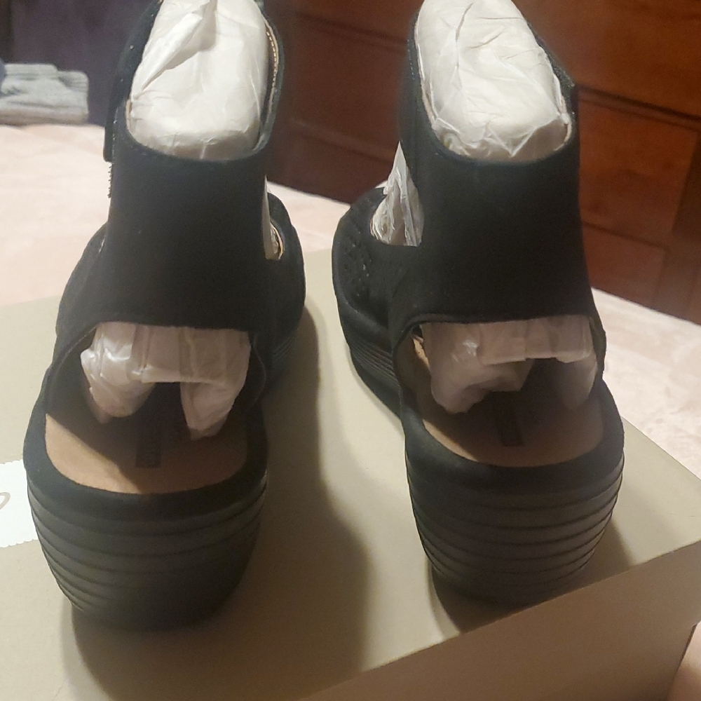 Clarks Women's Black Shoes - Picture 4 of 6